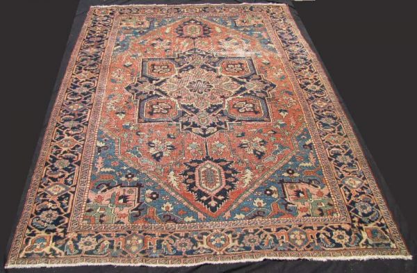21 Lot 21, a Heriz circa 1880 - 1900.