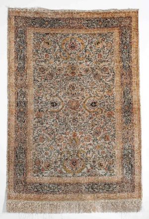 Full silk Hereke rug, Turkey. Floral design and minor areas with metalthreads. C. 1960. 170 x 121 cm Est. Euro 1400.