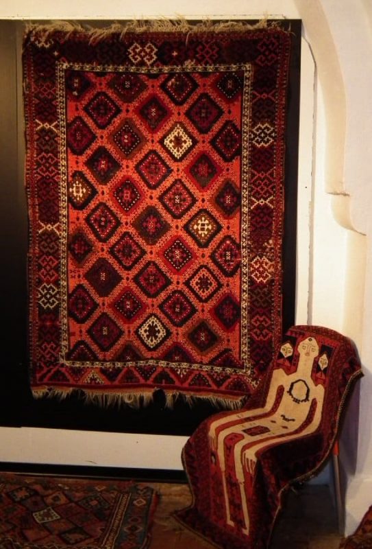 On the wall an Anatolian Kurdish rug (Sivas) and on the chair a very special Balouch. Exhibitor Anatolian Picker, Istanbul.