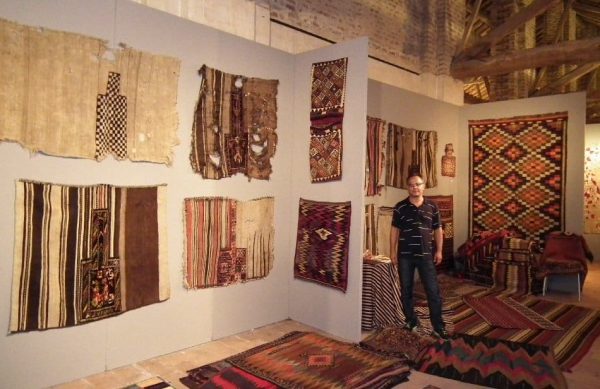 Mohsen Chavohsbaran in his stand.