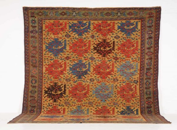 Lot 2385190, an antique Caucasian soumakh 370x275 cm. Lot 2385190, an antique Caucasian soumakh 370x275 cm.