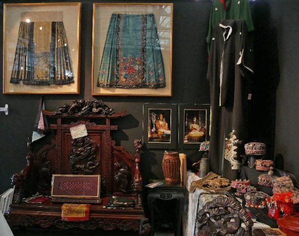 EWASL1170493 Exhibitor East West Art Services, California
