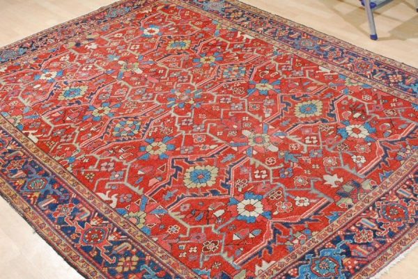 25 25. HERIZ, NW-Iran, circa 1920. Size 220x292 cm. Estimate EUR 1.220 - 1.570