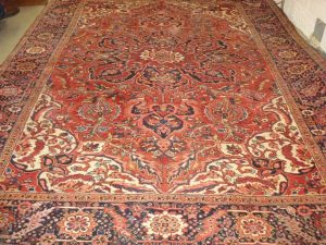 Lot 297, a Heriz carpet 380x270 cm. Estimate 250-350 GBP.