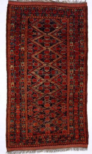 An antique Beshir carpet, Turkmenistan. All over pattern of linked stylised design. 19th century. 260 x 147 cm. Estimate 2000.- EUR.