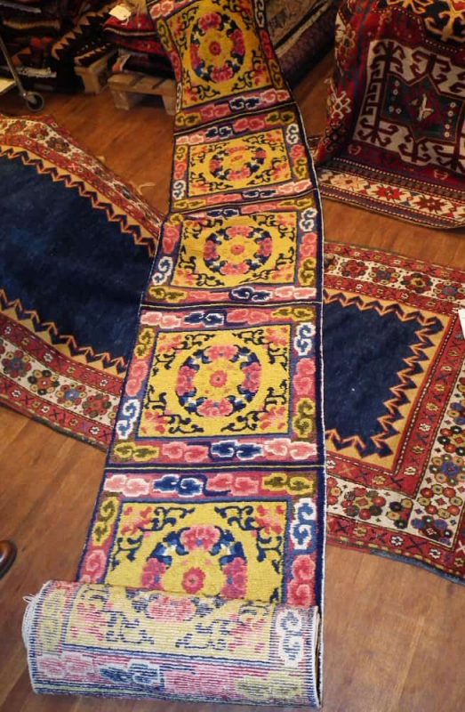 DSCF4216 A very long Chinese tempel rug
