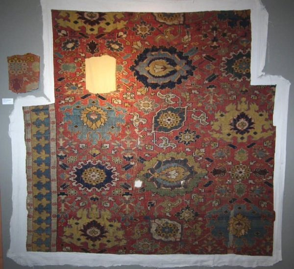 Archive photo Sartirana 2012: A 18th century Caucasian Harshang fragment exhibited by Alberto Boralevi