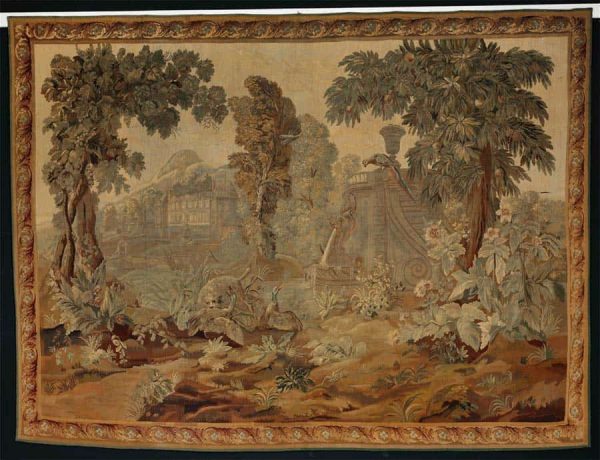 An Aubusson tapestry, France. Scenery of wolf hunting geese in the castle garden. Wools and silks. Early 19th century. W. 364 cm. H. 277 cm. Estimation euro 3.300 - 4000.
