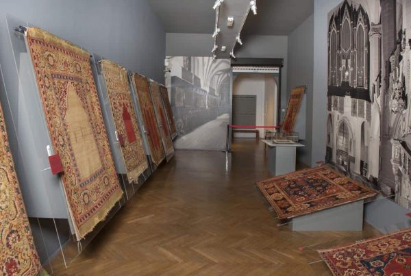 Pristine Plain-niche and 'Transylvanian' Column-rugs