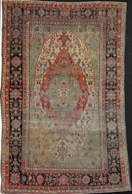 Kashan Mothashem carpet, Persia. Stylised medallion design. Circa 1900. Size 320 x 208 cm. Estimate 2,800-3,400 EUR