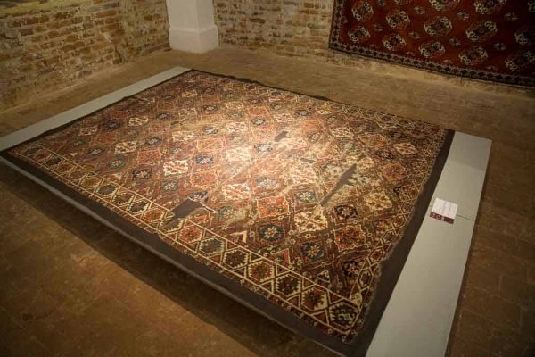 The Turkmen rugs exhibition at Sartirana Textile Show