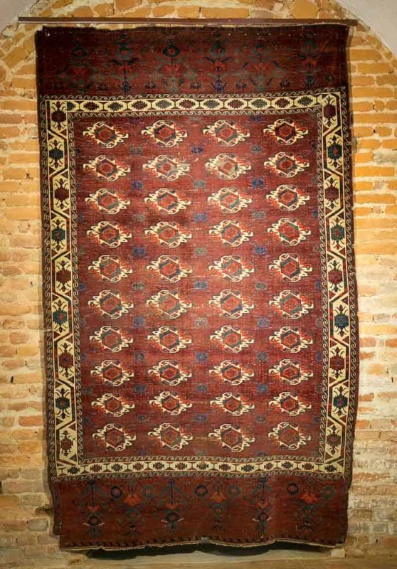 The Turkmen rugs exhibition at Sartirana Textile Show