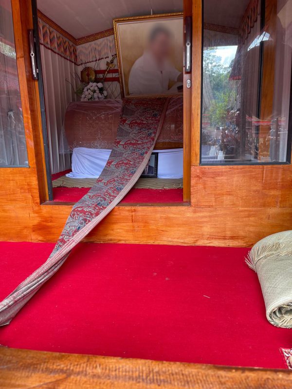 Image 11 Ceremonial Use of Textiles in Toraja