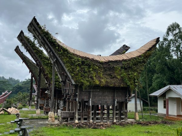 Image 3b Ceremonial Use of Textiles in Toraja