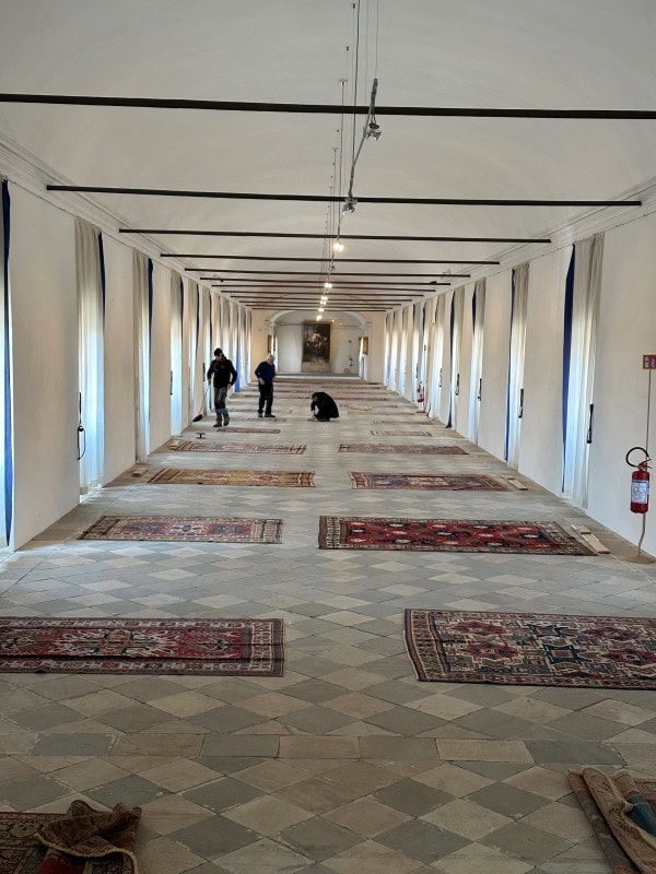 Preparation for the exhibition Noble Carpets