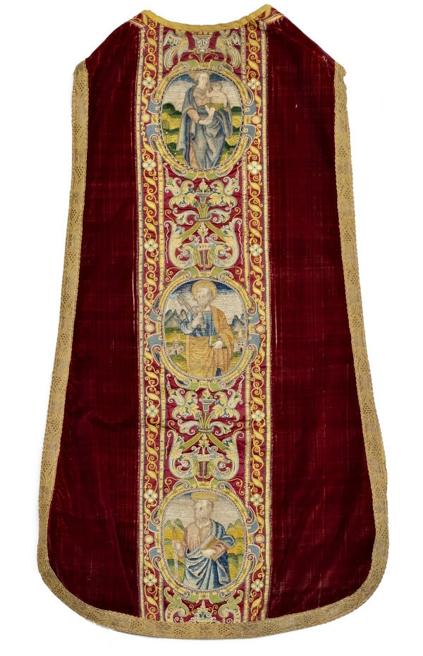Velvet chasuble with silk and metallic thread embroidery. Italy, second half of the 16th century, 115x55 cm